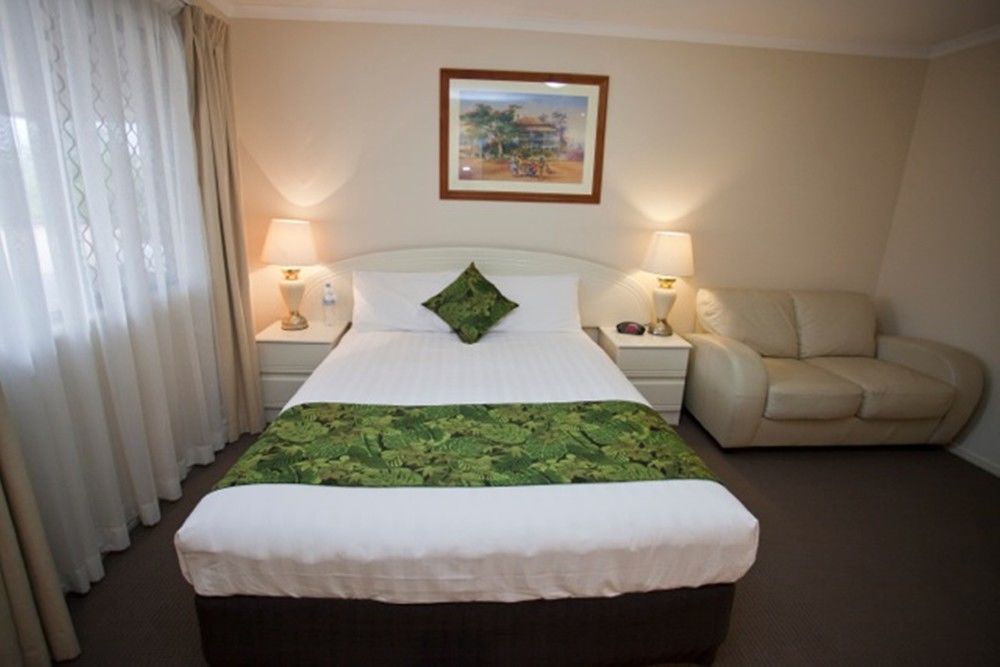 The Palms Motel 4*